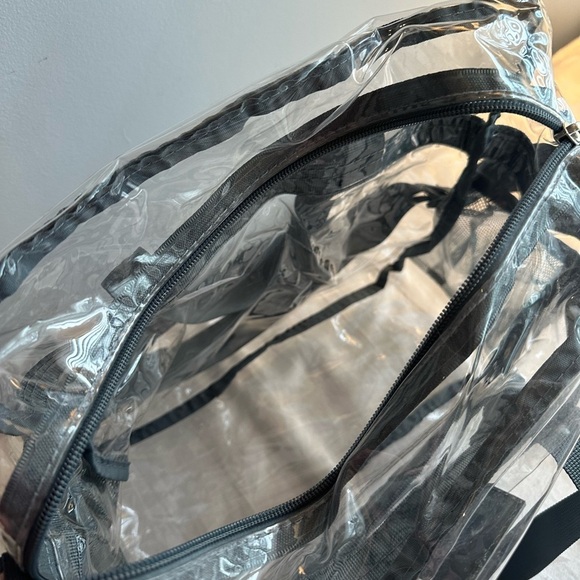 Clear bag. Perfect for concerts or baby bag. Side mesh holders and long strap. - Picture 5 of 7